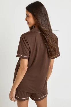 boohoo Ensemble Pyjama Chemise Manches Courtes Et Short En Jersey Avec Détails Passepoilés<Femme Looks Chocolat|Pyjamas
