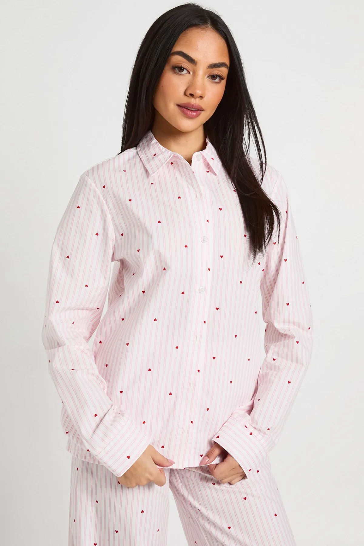 boohoo Ensemble Pyjama Chemise À Manches Longues Et Pantalon En Popeline De Coton À Rayures Fines Et Imprimé Cœurs<Femme Pyjamas