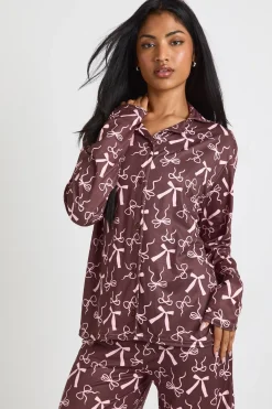 boohoo Ensemble pyjama chemise à manches longues à imprimé mixte de nœuds et pantalon<Femme Pyjamas