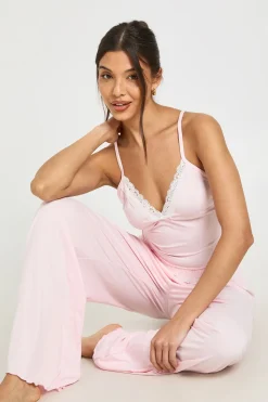 boohoo Ensemble Pyjama Débardeur Et Pantalon En Jersey Avec Finitions Dentelle<Femme Satin Et Dentelle|Pyjamas