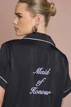 Ensemble Pyjama de Mariée 'Demoiselle d'Honneur' en Satin Brodé avec Chemise à Manches Courtes et Short