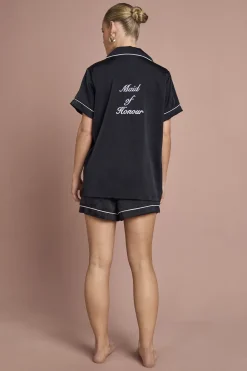 Ensemble Pyjama de Mariée 'Demoiselle d'Honneur' en Satin Brodé avec Chemise à Manches Courtes et Short