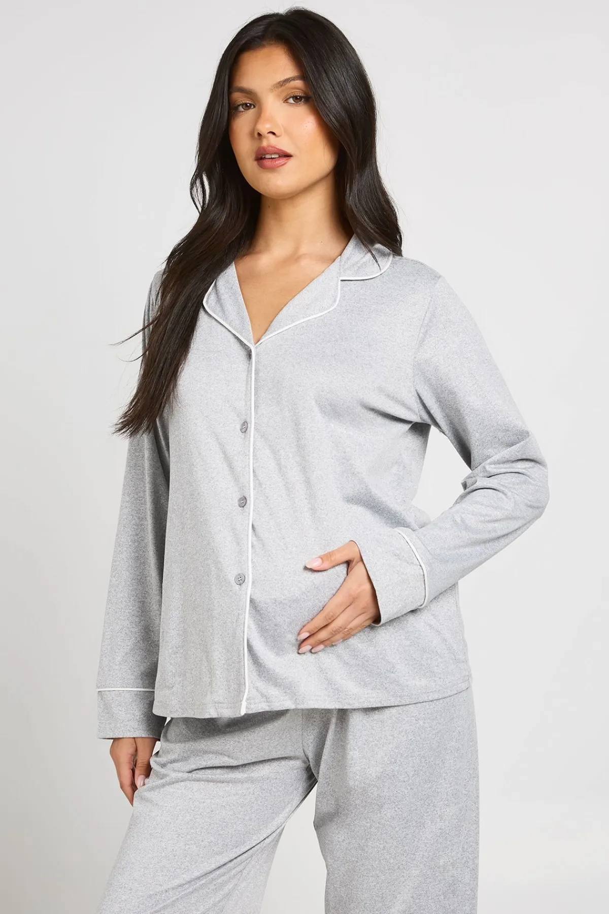 boohoo Ensemble Pyjama De Maternité Chemise À Manches Longues Et Pantalon Avec Détails Passepoilés<Femme Tons Neutres|Pyjamas