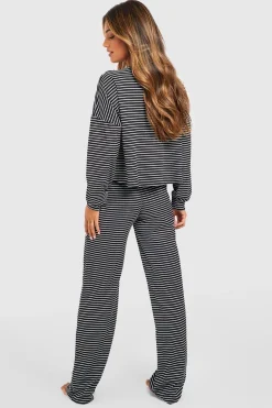 Ensemble pyjama détente : Haut à manches longues rayé et pantalon