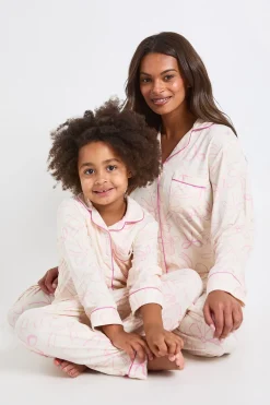 boohoo Ensemble pyjama femme assorti à l'imprimé nœud familial, comprenant une chemise à manches longues ultra douce et un pantalon<Femme Pyjamas