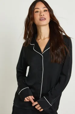 boohoo Ensemble Pyjama Grande Taille Chemise À Manches Longues Et Short En Satin Avec Passepoil<Femme Satin Et Dentelle|Pyjamas