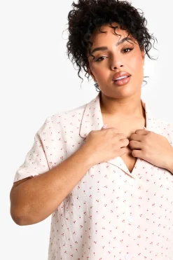 boohoo Ensemble Pyjama Grande Taille Chemise Et Short Imprimé Cerises<Femme Pyjamas