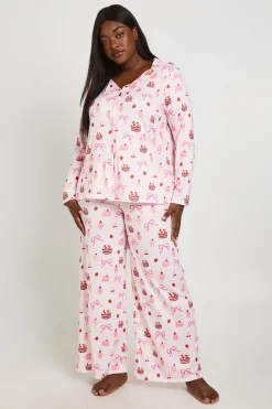 boohoo Ensemble Pyjama Grande Taille Chemise À Manches Longues Et Pantalon Imprimé Gâteaux Et Nœuds<Femme Pyjamas