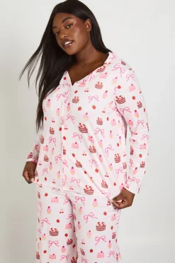 boohoo Ensemble Pyjama Grande Taille Chemise À Manches Longues Et Pantalon Imprimé Gâteaux Et Nœuds<Femme Pyjamas