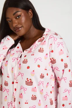 boohoo Ensemble Pyjama Grande Taille Chemise À Manches Longues Et Pantalon Imprimé Gâteaux Et Nœuds<Femme Pyjamas