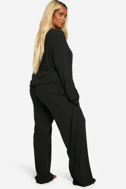 Ensemble pyjama grande taille en tissu texturé avec haut à ourlet type laitue et pantalon