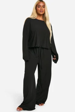 Ensemble pyjama grande taille en tissu texturé avec haut à ourlet type laitue et pantalon