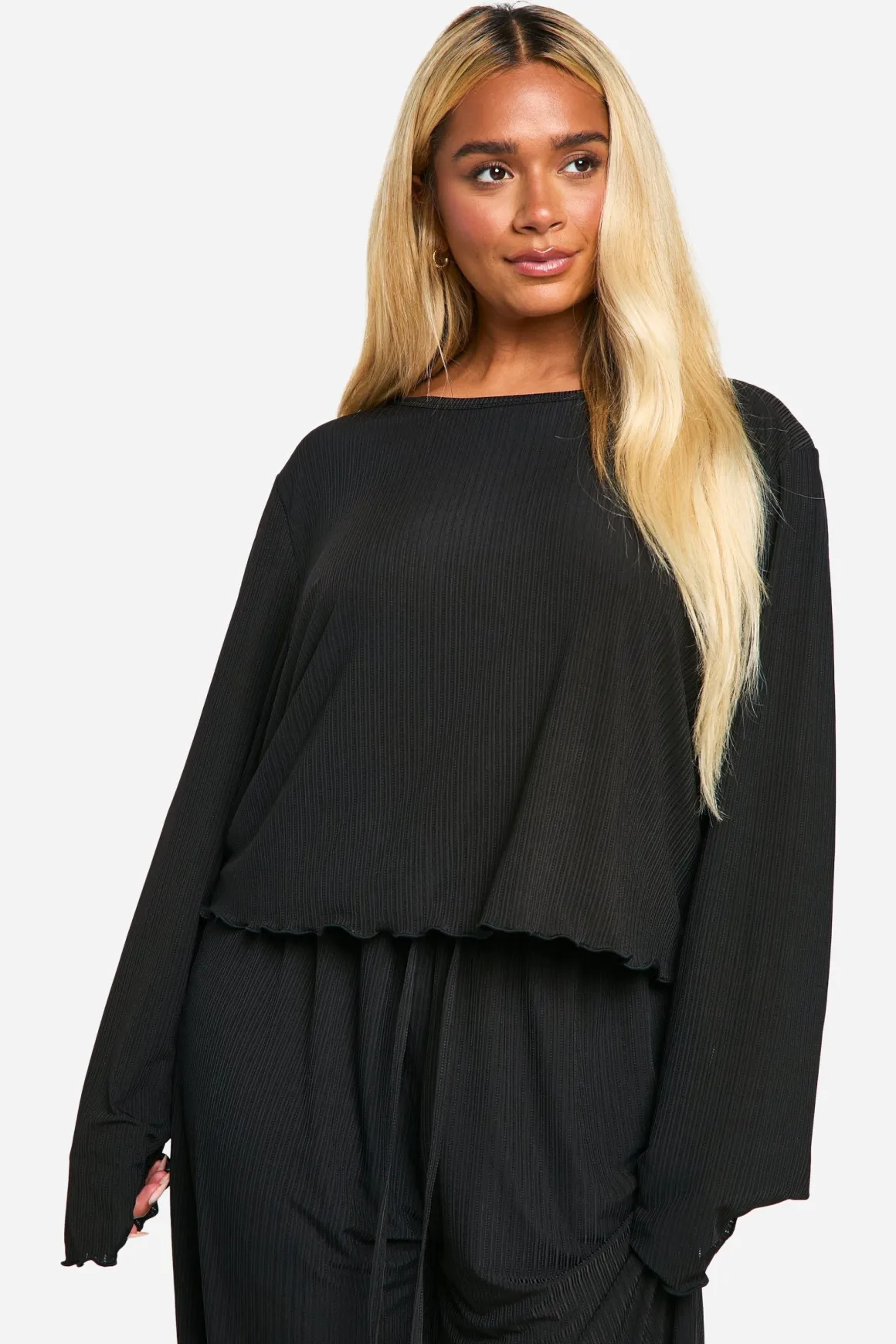 Ensemble pyjama grande taille en tissu texturé avec haut à ourlet type laitue et pantalon