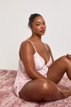Ensemble Pyjama Grande Taille Saint-valentin Satin Avec Caraco Et Short Détails Dentelle