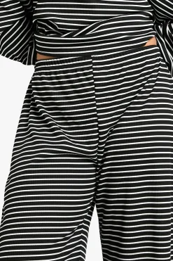 boohoo Ensemble Pyjama Haut À Manches Longues Rayé Et Pantalon Petite<Femme Pyjamas