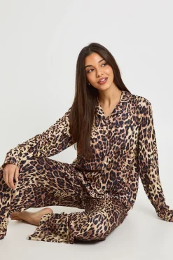 Ensemble pyjama imprimé léopard avec haut à manches longues et pantalon