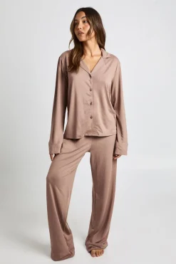 boohoo Ensemble pyjama oversize : Chemise à manches longues en satin & pantalon<Femme Satin Et Dentelle|Pyjamas