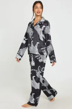 Ensemble Pyjama Pantalon Et Haut À Manches Longues En Satin Imprimé Léopard Avec Passepoil Contrasté
