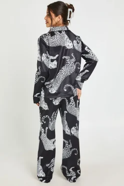 Ensemble Pyjama Pantalon Et Haut À Manches Longues En Satin Imprimé Léopard Avec Passepoil Contrasté