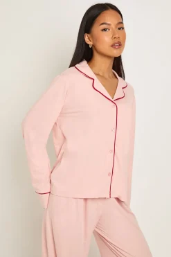 boohoo Ensemble Pyjama Petite Chemise À Manches Longues Et Pantalon Avec Détail Passepoil<Femme Pyjamas
