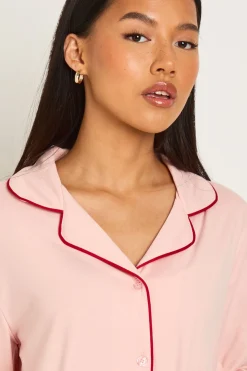 boohoo Ensemble Pyjama Petite Chemise À Manches Longues Et Pantalon Avec Détail Passepoil<Femme Pyjamas