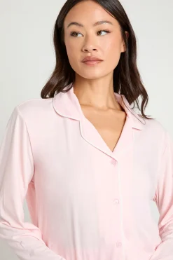 Ensemble pyjama pour grande taille en jersey avec détails de passepoil, composé d'une chemise à manches longues et d'un pantalon