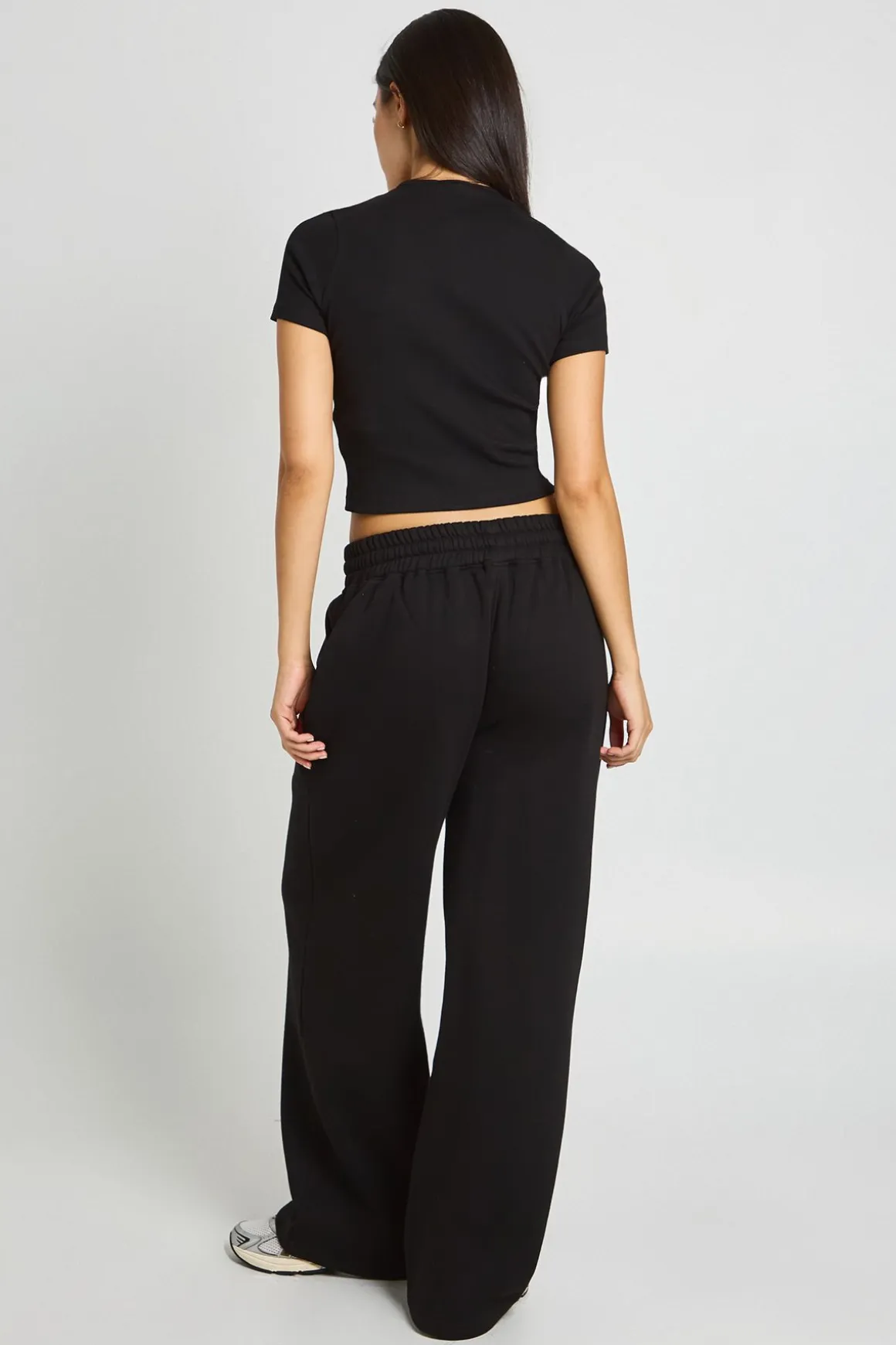 Ensemble Survêtement Côtelé Avec Haut Court Zippé À Manches Courtes Et Pantalon De Jogging