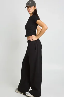 Ensemble Survêtement Côtelé Avec Haut Court Zippé À Manches Courtes Et Pantalon De Jogging