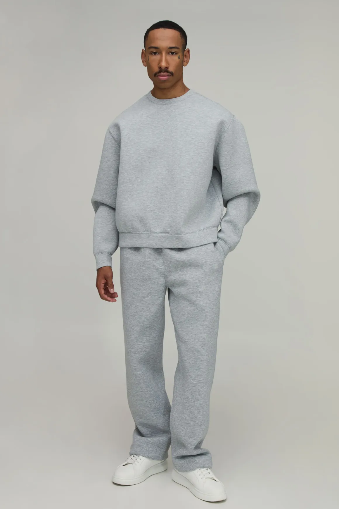 Ensemble Survêtement Sweat Col Rond Ample Oversize Et Pantalon Droit En Scuba