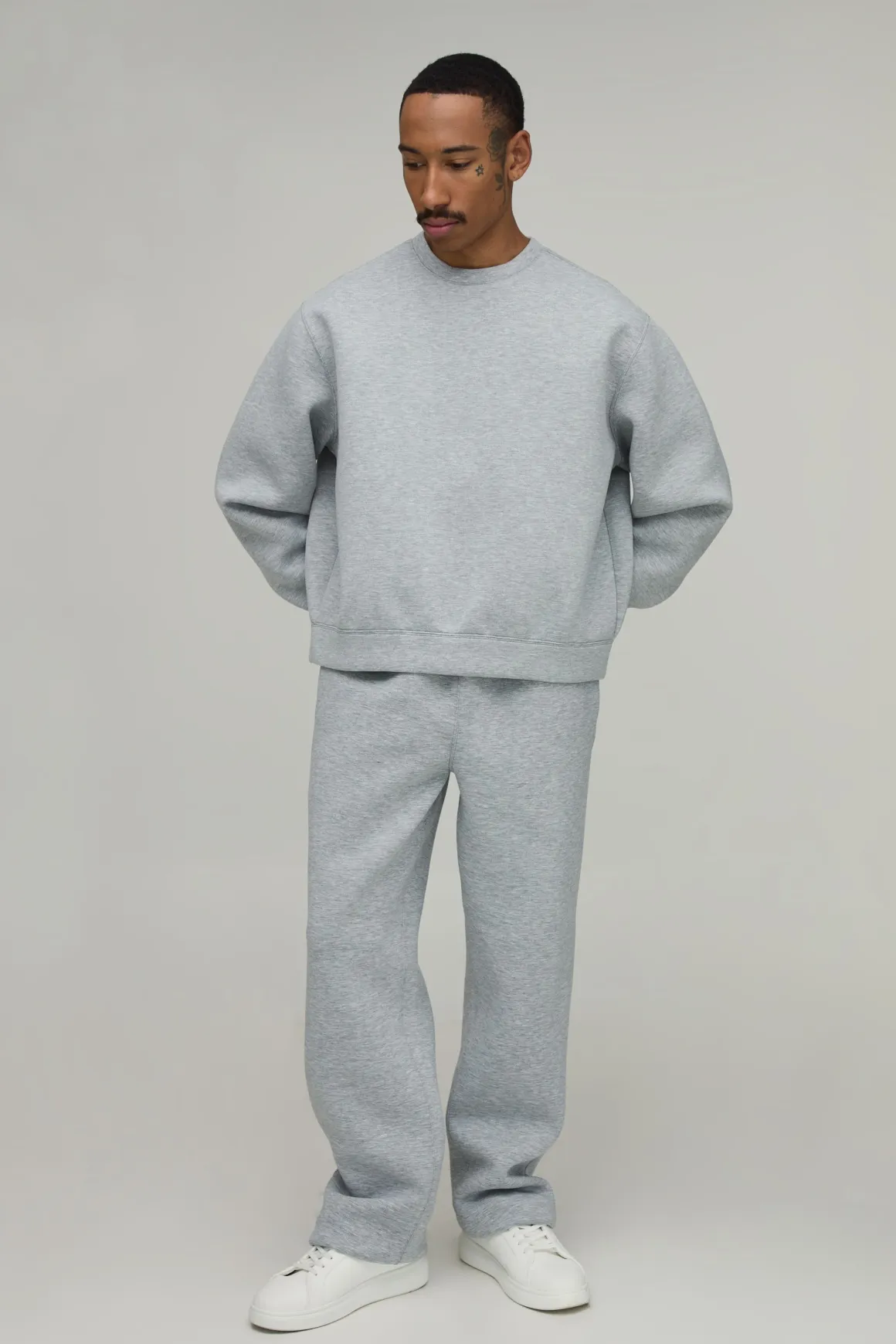 Ensemble Survêtement Sweat Col Rond Ample Oversize Et Pantalon Droit En Scuba