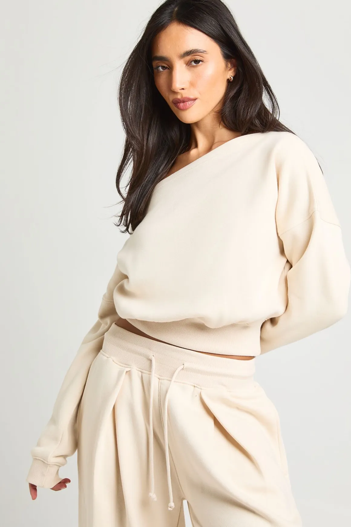Ensemble Survêtement Sweat Épaule Dénudée Et Jogger Plissé