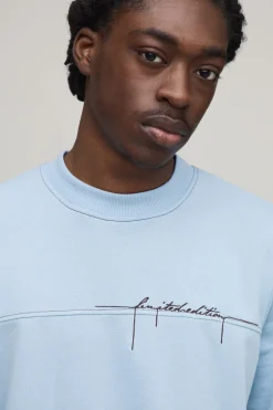 Ensemble T-shirt Brodé À Coutures Contrastées En Molleton Bouclette Et Short Coupe Regular