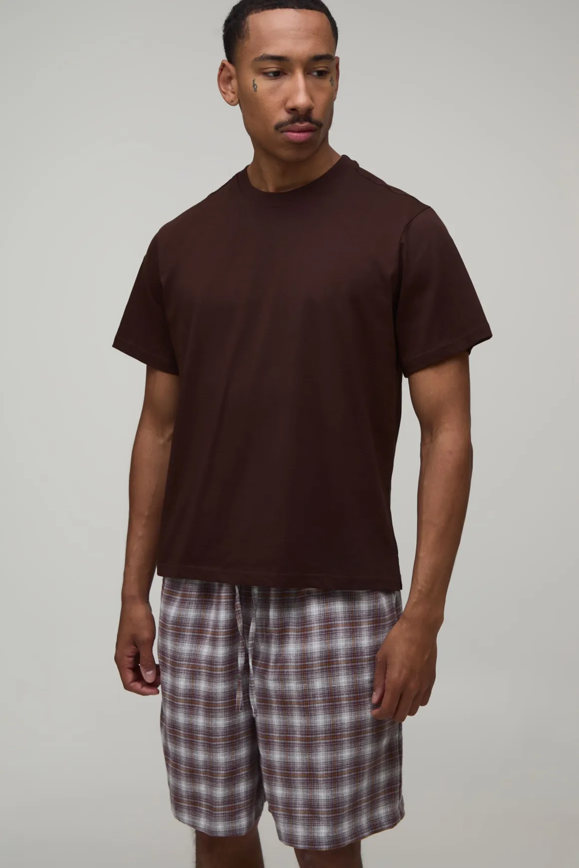 Ensemble T-shirt Coupe Regular Et Short De Détente À Carreaux