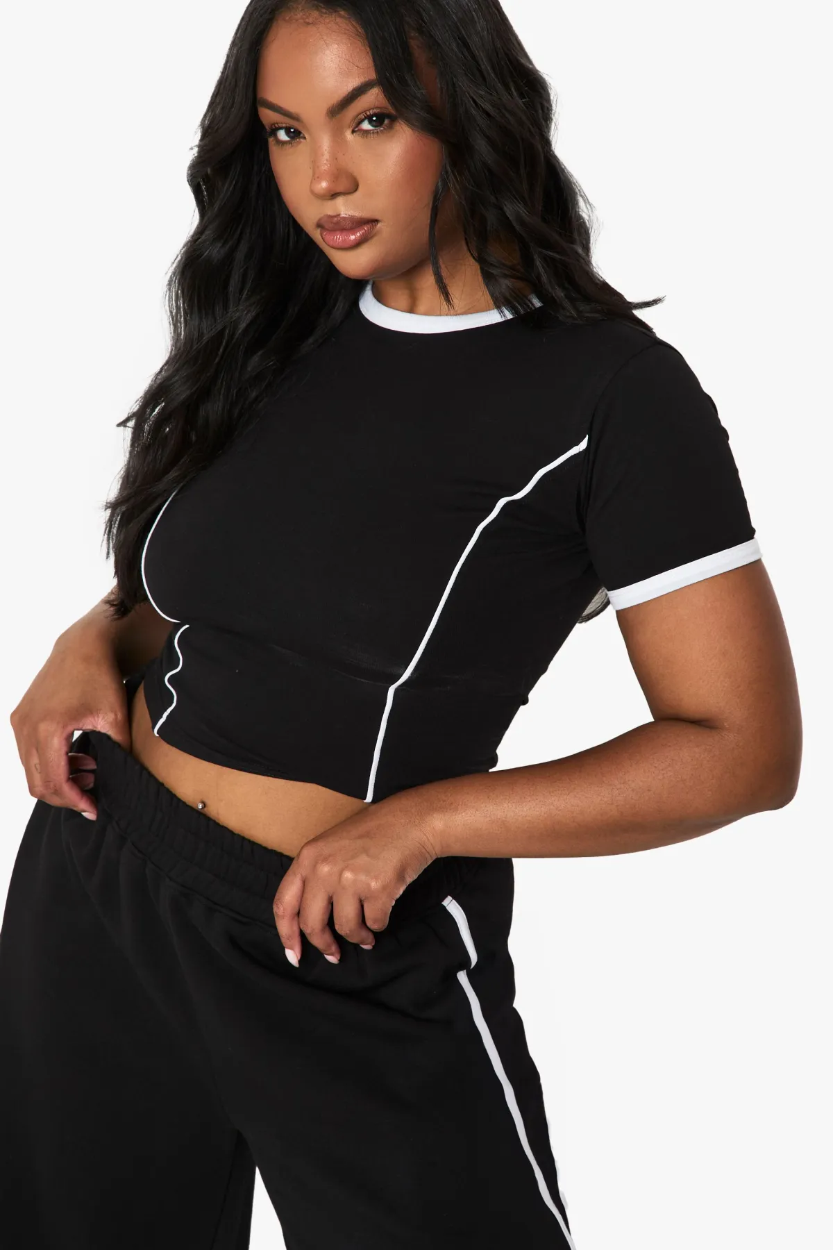 boohoo Ensemble T-shirt à détails de passepoil et pantalon de jogging à jambe droite<Femme Survêtements|Survêtements