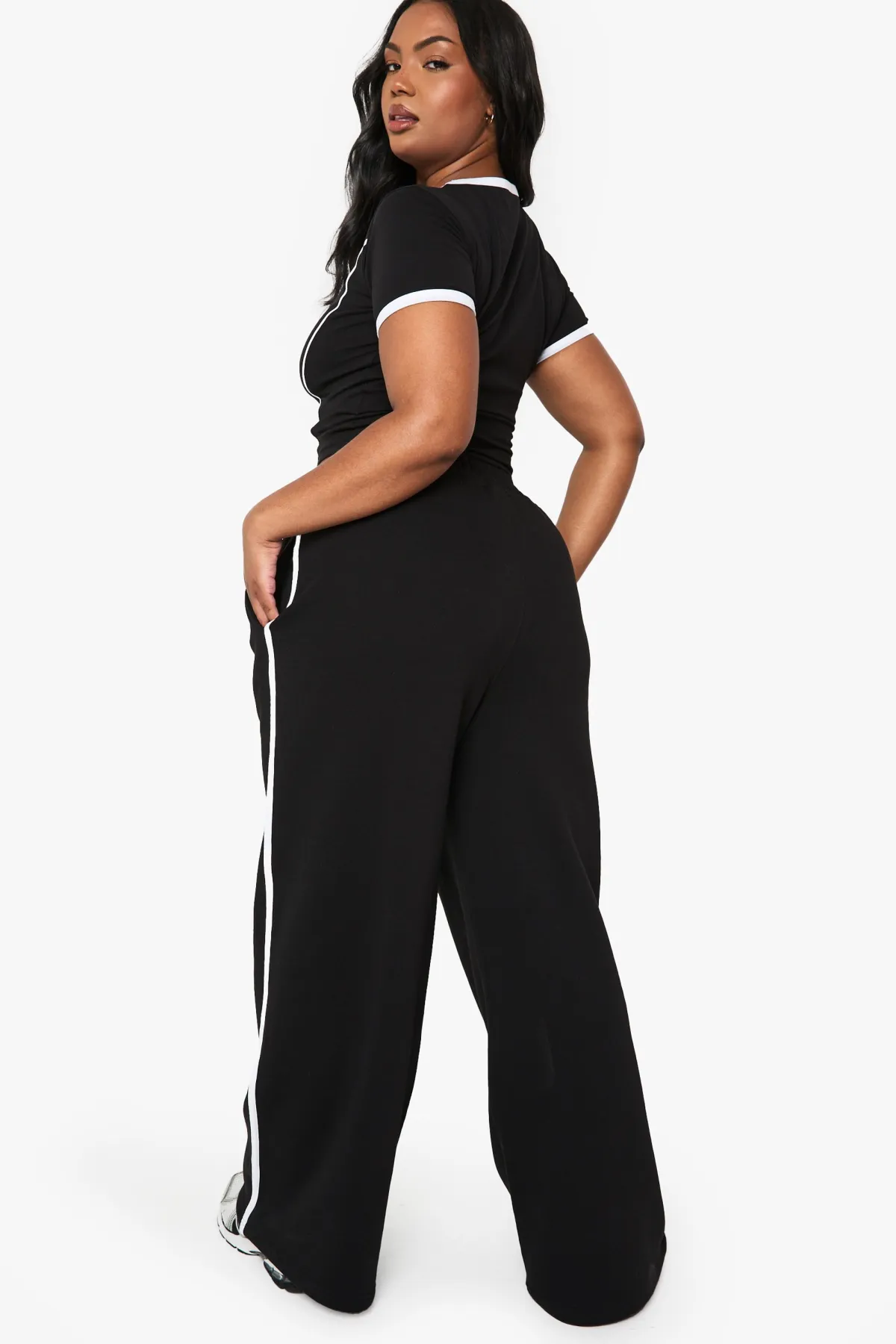 boohoo Ensemble T-shirt à détails de passepoil et pantalon de jogging à jambe droite<Femme Survêtements|Survêtements