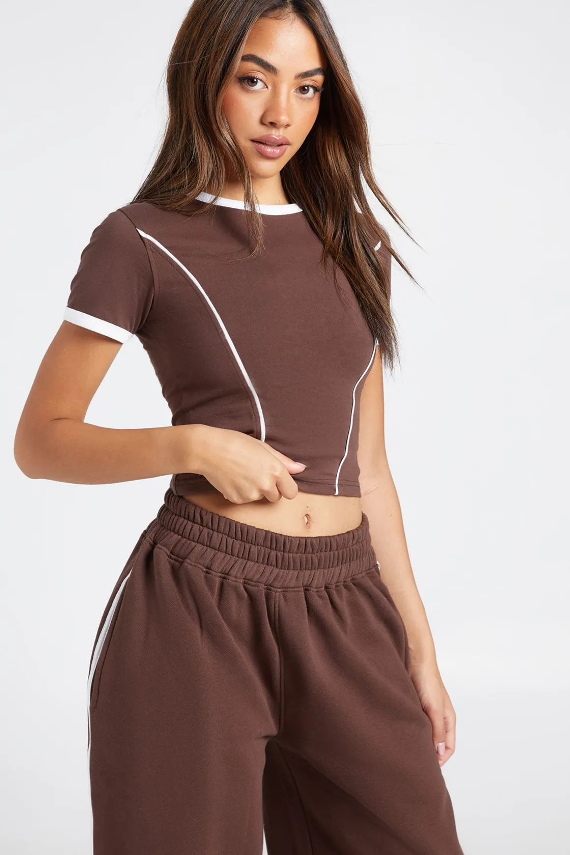 Ensemble T-shirt À Détails Passepoilés Et Jogging Droit