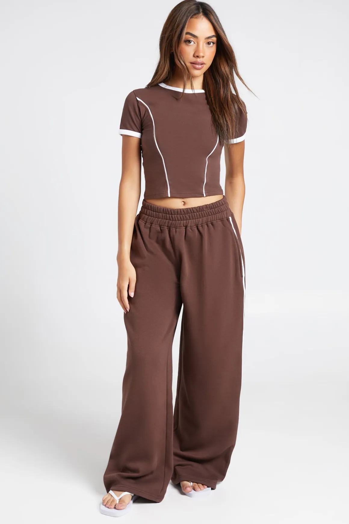 Ensemble T-shirt À Détails Passepoilés Et Jogging Droit