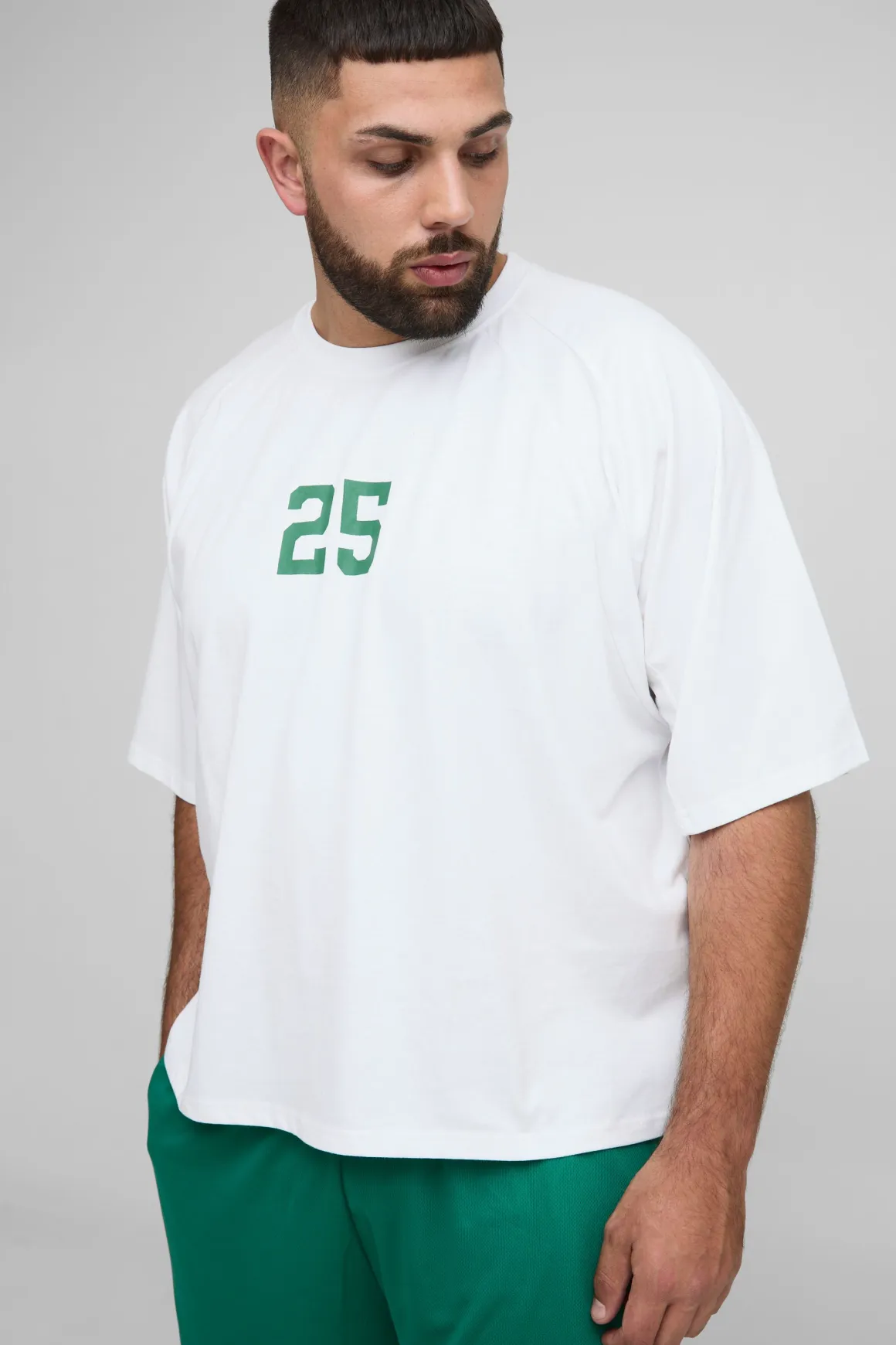 Ensemble T-Shirt Oversize Boxy à Imprimé Panneau Worldwide & Short de Basketball Plus