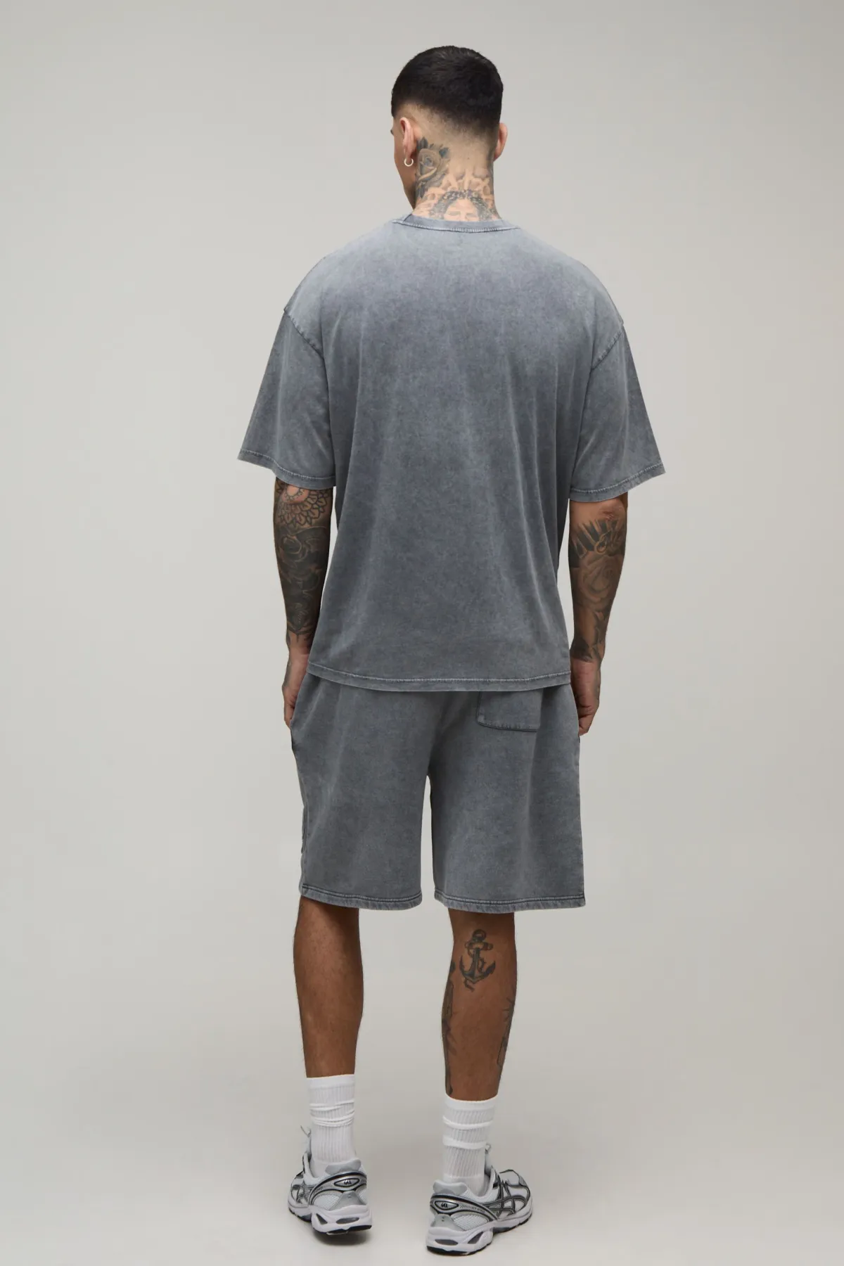 boohooMAN Ensemble T-shirt Oversize Gothique À Appliqué Fleur De Lys Délavé Et Short Ample Pour Grand<Homme Tout Afficher|Survêtements