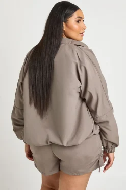 boohoo Ensemble Veste De Survêtement En Nylon Zippée À Col Montant Et Short Grande Taille<Femme Survêtements|Survêtements