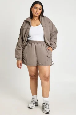 boohoo Ensemble Veste De Survêtement En Nylon Zippée À Col Montant Et Short Grande Taille<Femme Survêtements|Survêtements