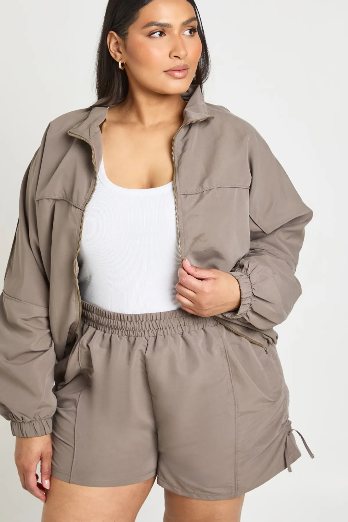 boohoo Ensemble Veste De Survêtement En Nylon Zippée À Col Montant Et Short Grande Taille<Femme Survêtements|Survêtements