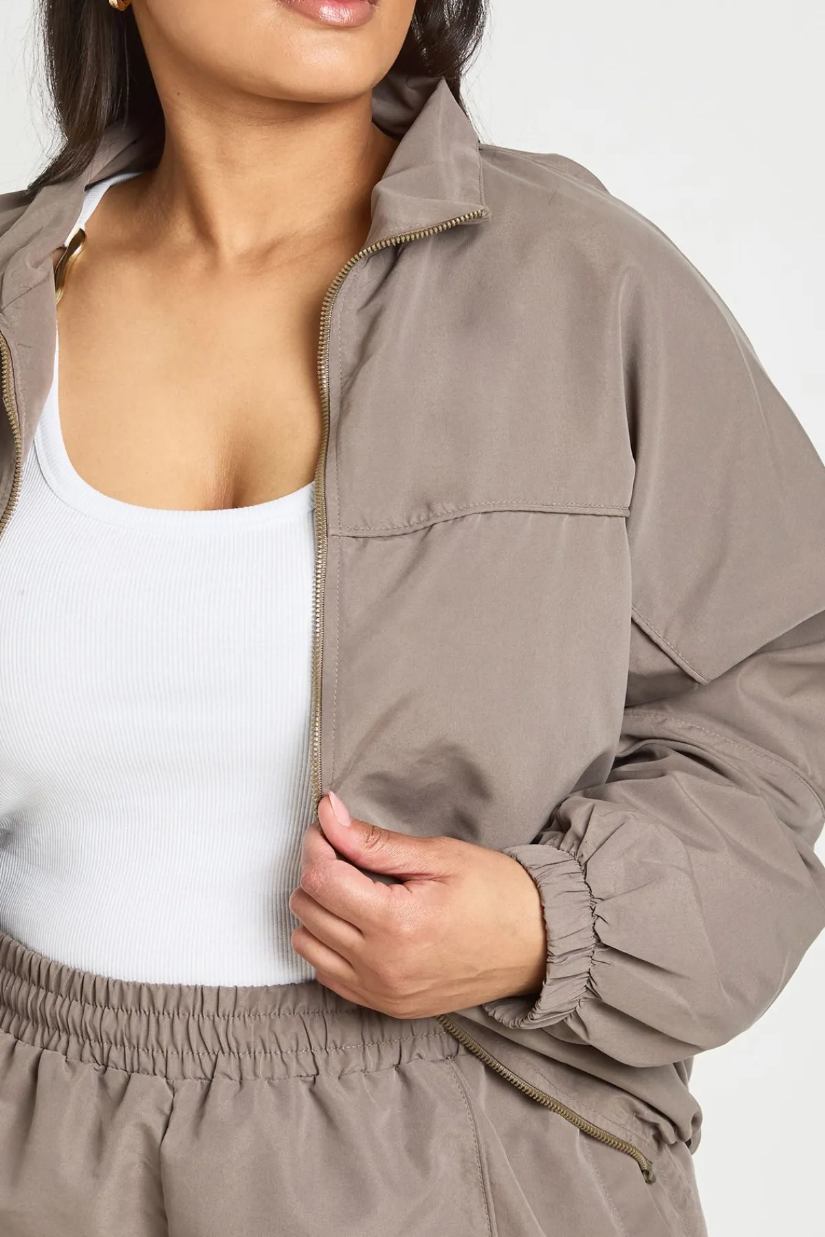 boohoo Ensemble Veste De Survêtement En Nylon Zippée À Col Montant Et Short Grande Taille<Femme Survêtements|Survêtements
