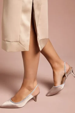 Escarpins à Bride Arrière Sabrina Coupe Large en Satin avec Ornements Diamantés et Talon Aiguille Haut