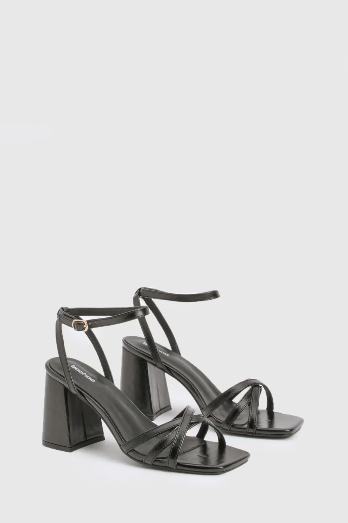 Escarpins à brides et talons carrés bas