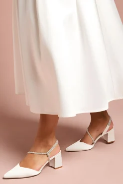 Escarpins de Mariée Deyla Coupe Large en Satin avec Bride Asymétrique Ornée de Strass et Talon Bloc Haut