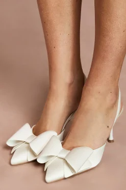Escarpins De Mariée Lola À Bride Arrière Avec Nœud En Satin Et Talon Aiguille Moyen