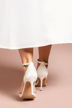 Escarpins de Mariée Poppy en Satin avec Ornement Papillon en Strass et Talon Aiguille Haut Pointu