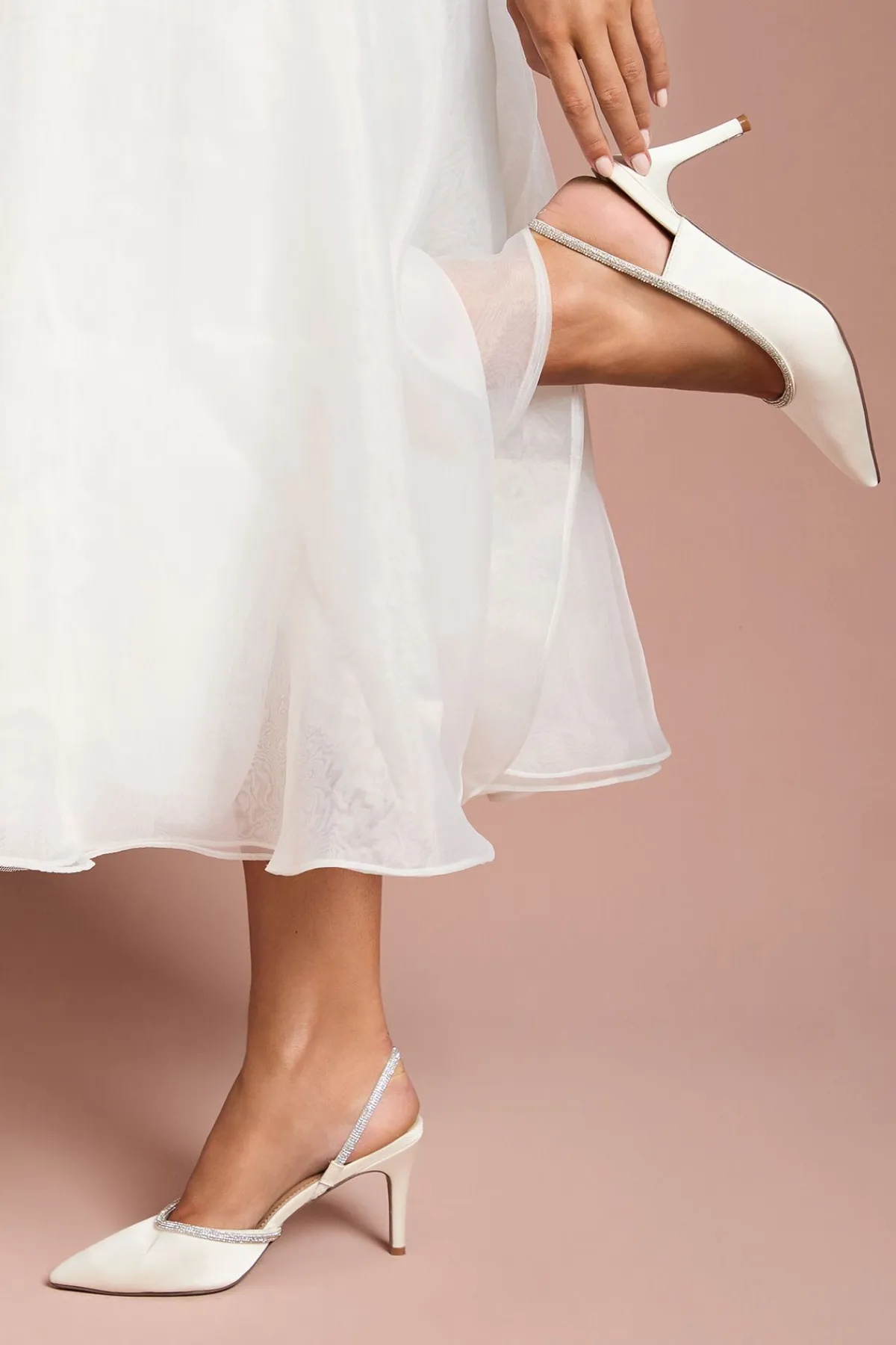 Coast Escarpins de Mariée Sabrina Coupe Large en Satin avec Ornements Strass et Bride Arrière à Talon Stiletto< Chaussures À Talons|Satin Et Dentelle