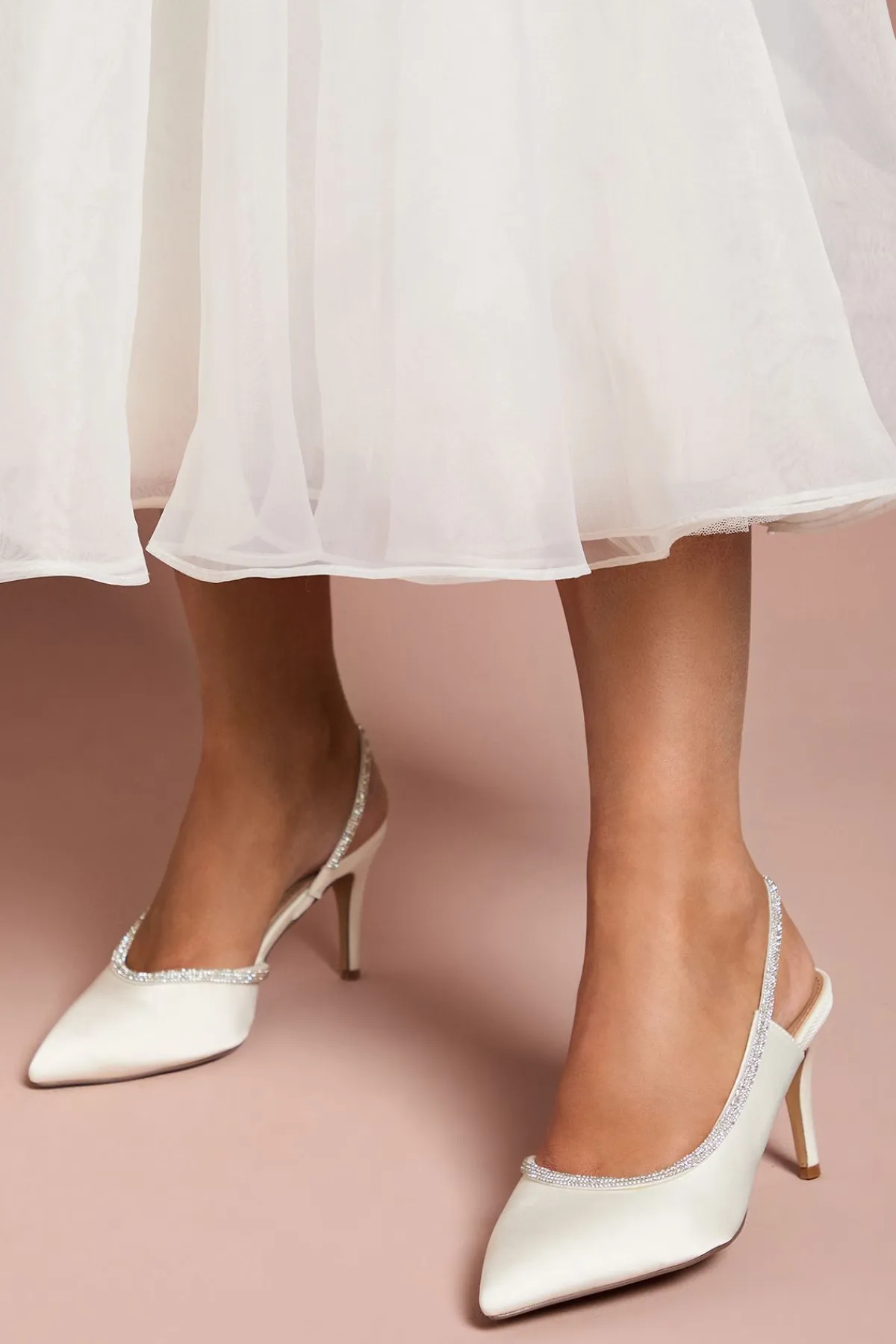 Coast Escarpins de Mariée Sabrina Coupe Large en Satin avec Ornements Strass et Bride Arrière à Talon Stiletto< Chaussures À Talons|Satin Et Dentelle